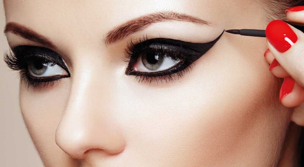 Eyeliner in base alla forma degli occhi